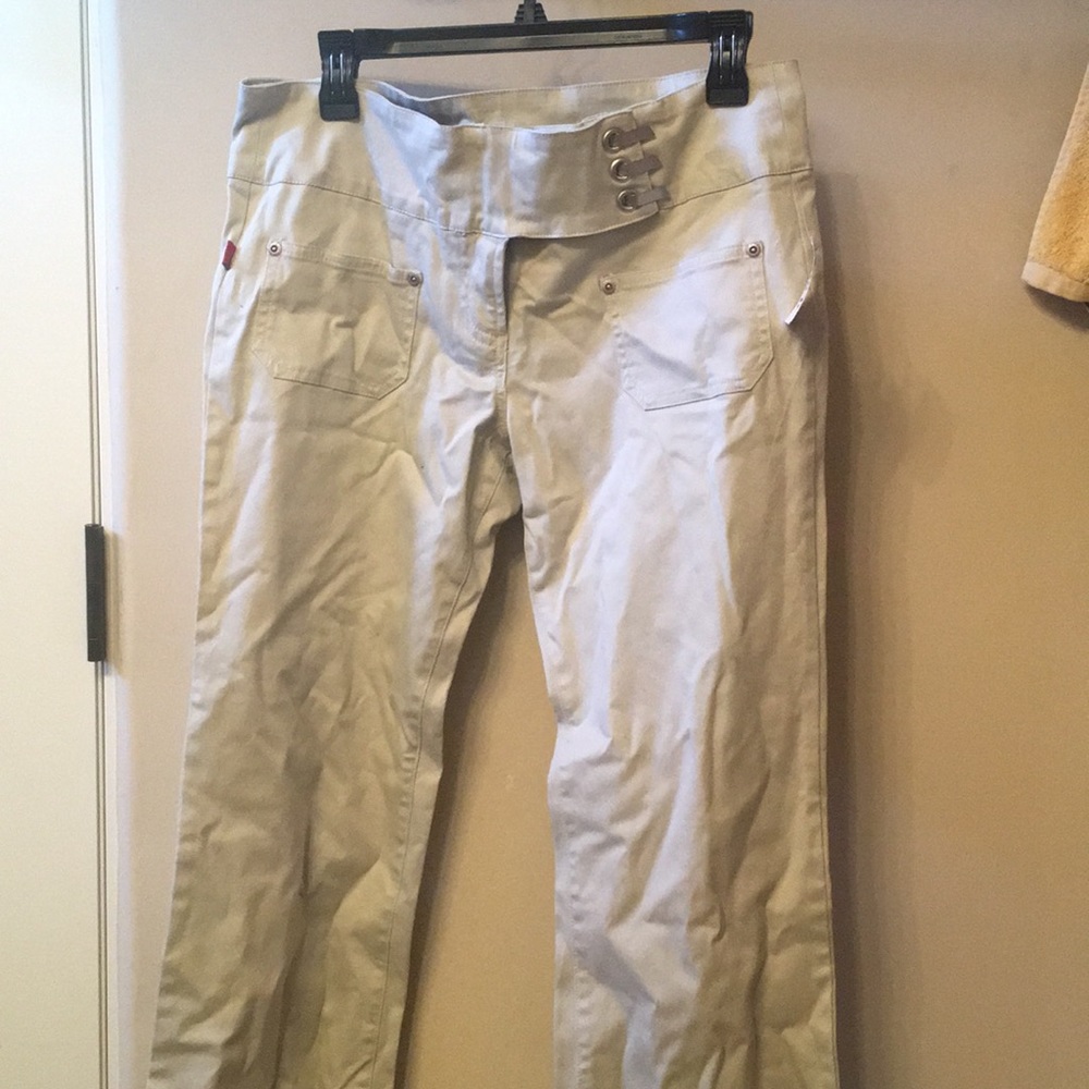 Khaki pants with cute clasp